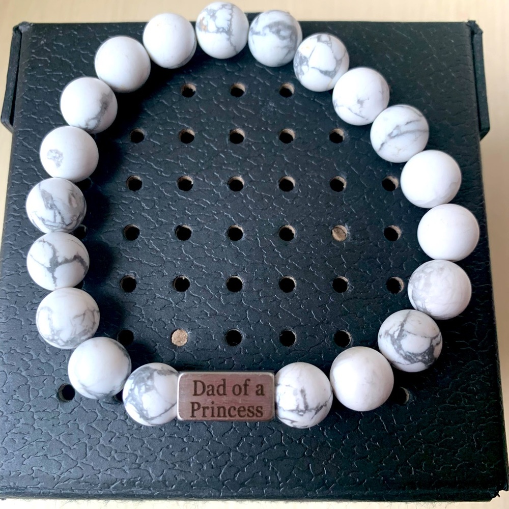 Natural howlite stretchable stone beaded “dad of a princess” bracelet.
